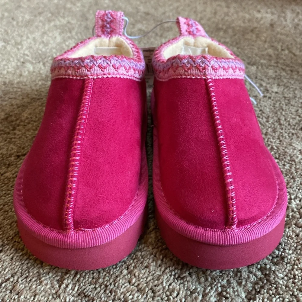 NWT Falls Creek Girls Pink Moccasins. Slip on slipper shoe. Little Girls 9 & 10